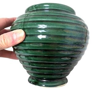 vase HULL vintage urn beehive USA # 418 green round handmade 5" high 19" circum